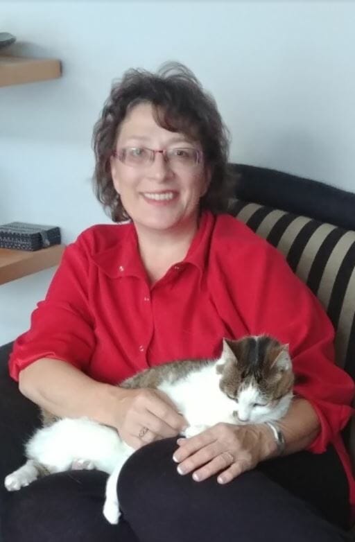 Dr. Nora Formandl holding a cat